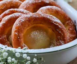 Kücheln mit Puderzucker (Foto: Michaela Stauber).